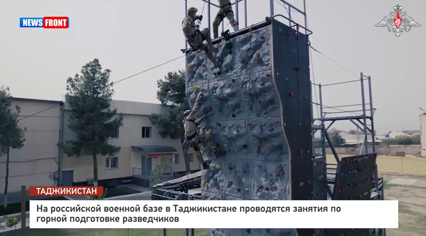 На российской военной базе в Таджикистане проводятся занятия по горной подготовке разведчиков На российской военной базе в Таджикистане проводятся занятия по горной подготовке разведчиков