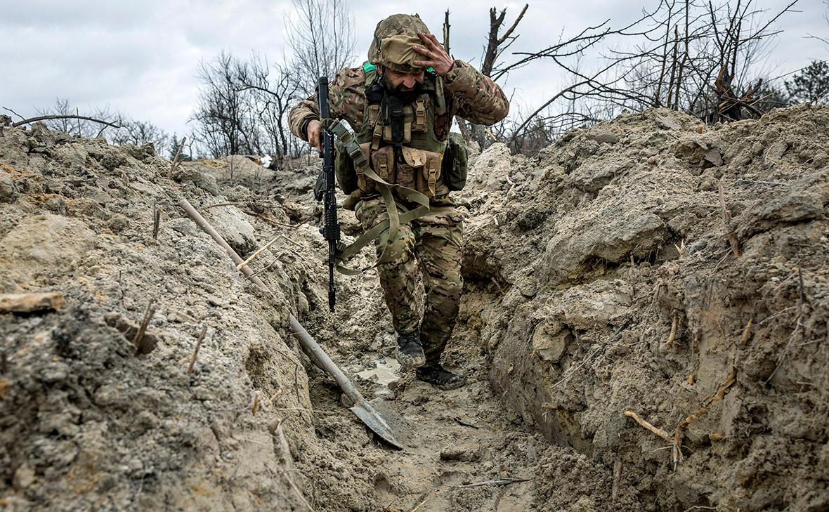 На Украине растет число военнослужащих, самовольно оставляющих оборонительные рубежи На Украине растет число военнослужащих, самовольно оставляющих оборонительные рубежи