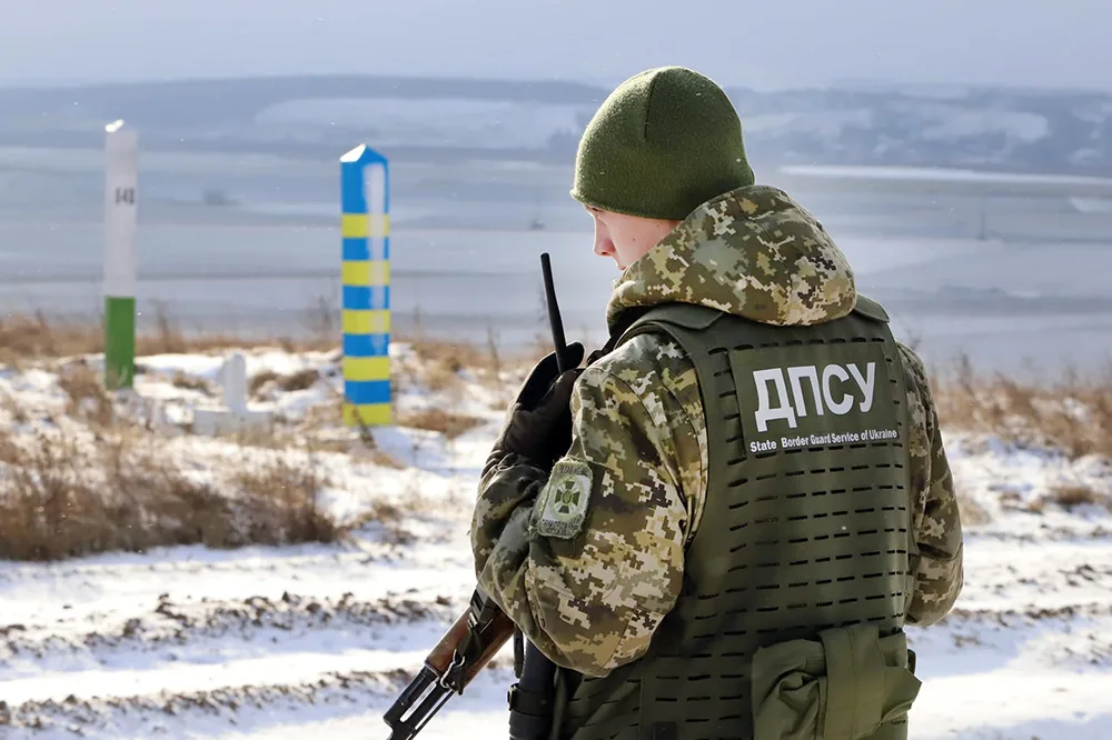 Украинцы пытались сбежать от мобилизации в Венгрию в багажнике с картошкой Украинцы пытались сбежать от мобилизации в Венгрию в багажнике с картошкой