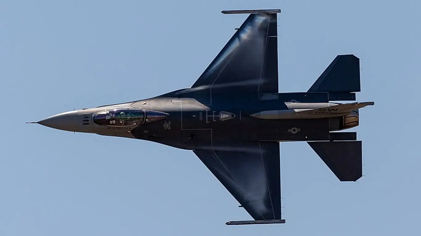 Американский истребитель F 16 сбит в Запорожской области, сообщил Рогов Американский истребитель F 16 сбит в Запорожской области, сообщил Рогов