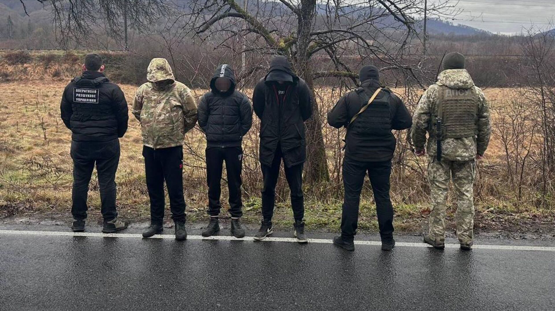 Двое украинцев пытались бежать из страны в качестве траурного кортежа Двое украинцев пытались бежать из страны в качестве траурного кортежа