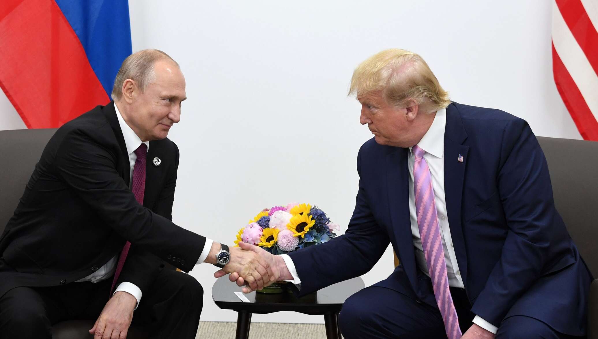 Трамп заявил, что не хочет навредить России, но введет новые санкции Трамп заявил, что не хочет навредить России, но введет новые санкции