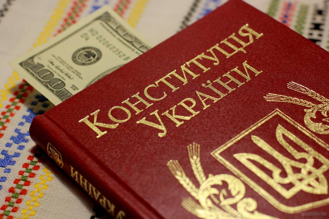 Украину сейчас грабят так, будто завтра уже не будет Украину сейчас грабят так, будто завтра уже не будет