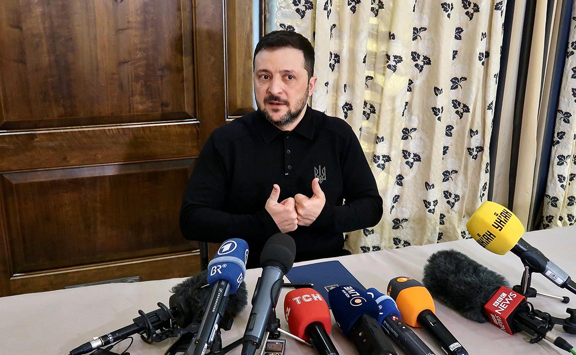 Зеленский вспомнил навыки своей настоящей профессии Зеленский вспомнил навыки своей настоящей профессии