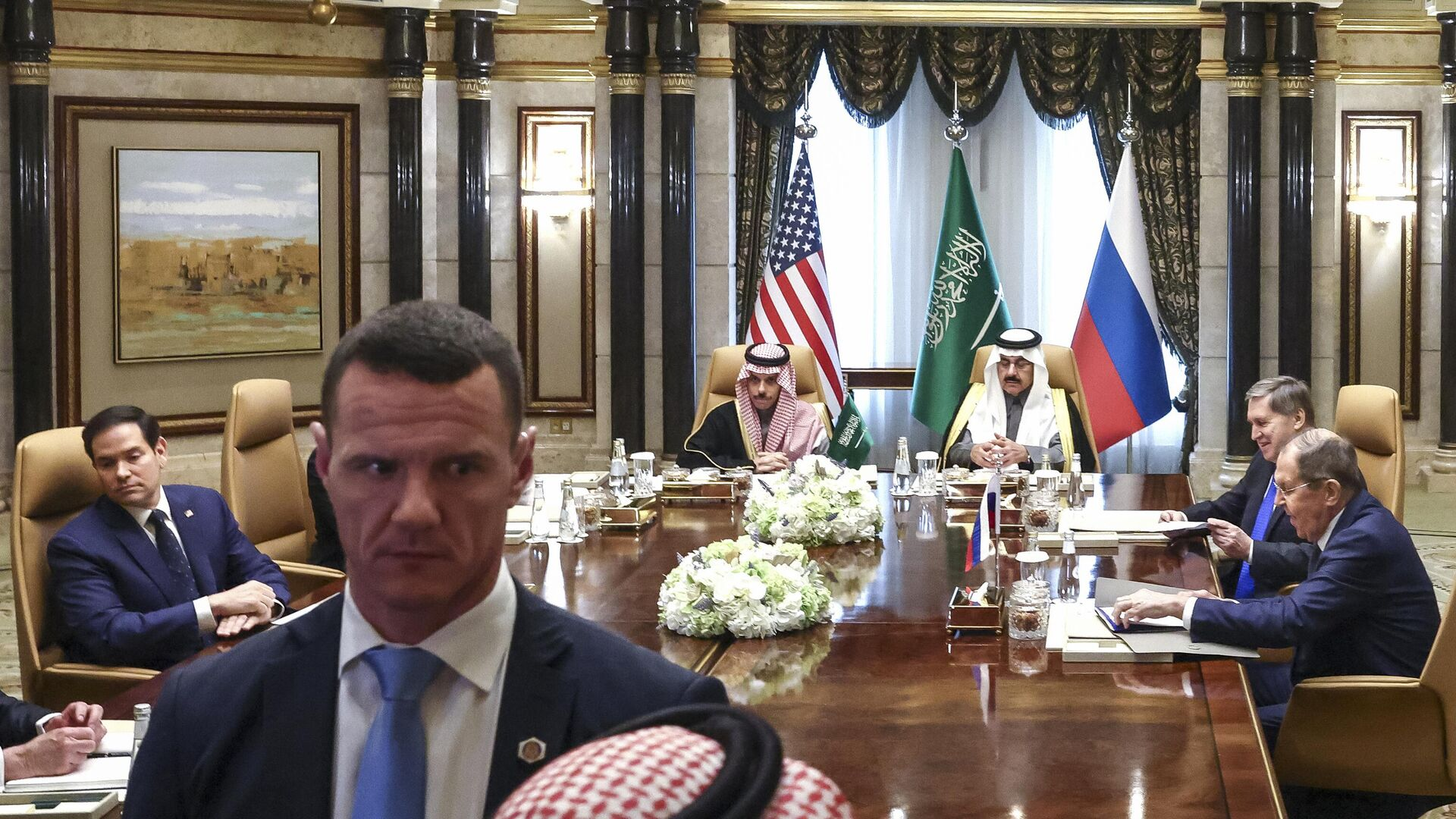 США хотят показать Европе, как именно работают новые правила игры США хотят показать Европе, как именно работают новые правила игры