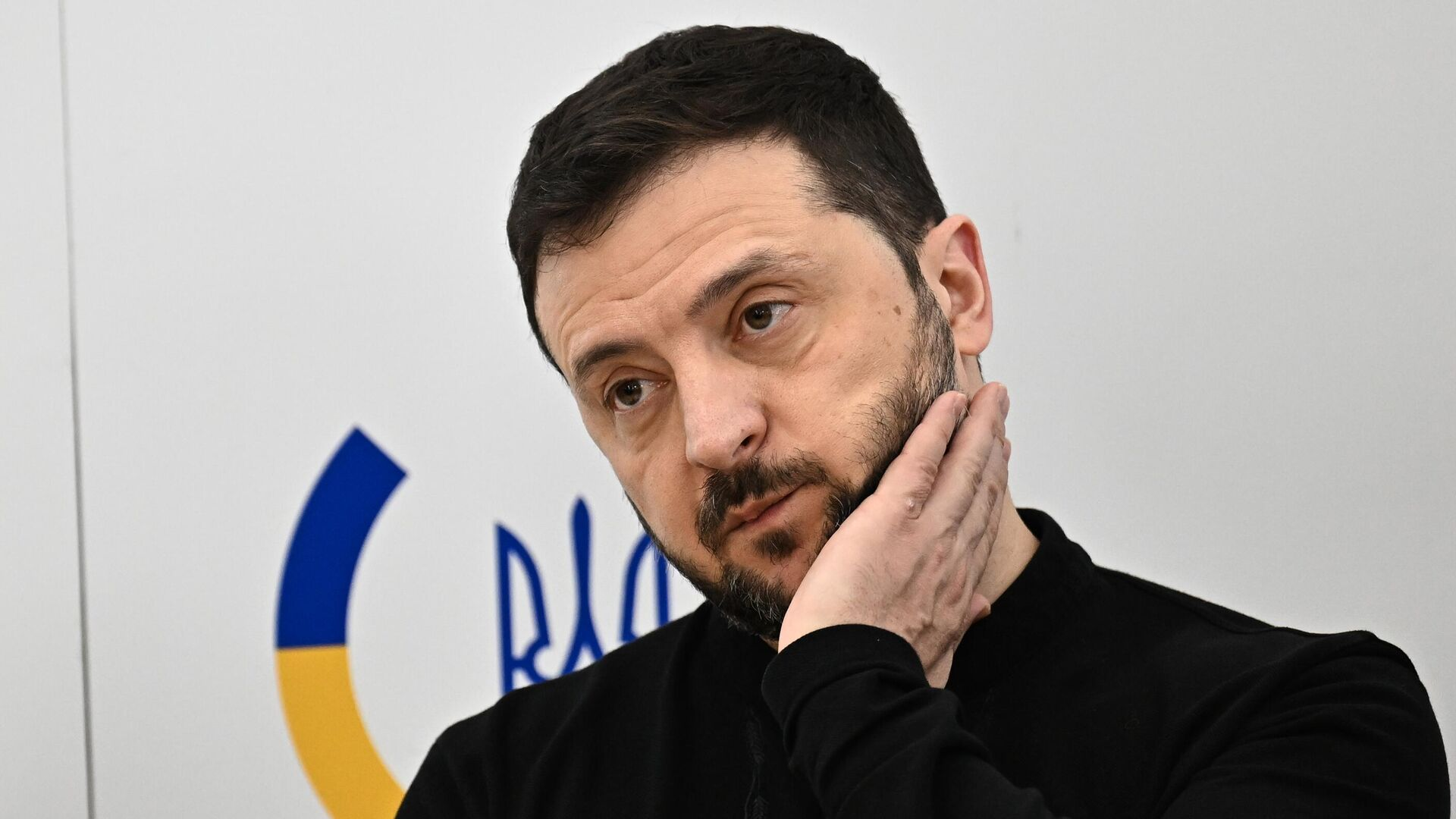 Капитуляция – это не только политическая, но возможно и физическая бесславная кончина Зеленского Капитуляция – это не только политическая, но возможно и физическая бесславная кончина Зеленского