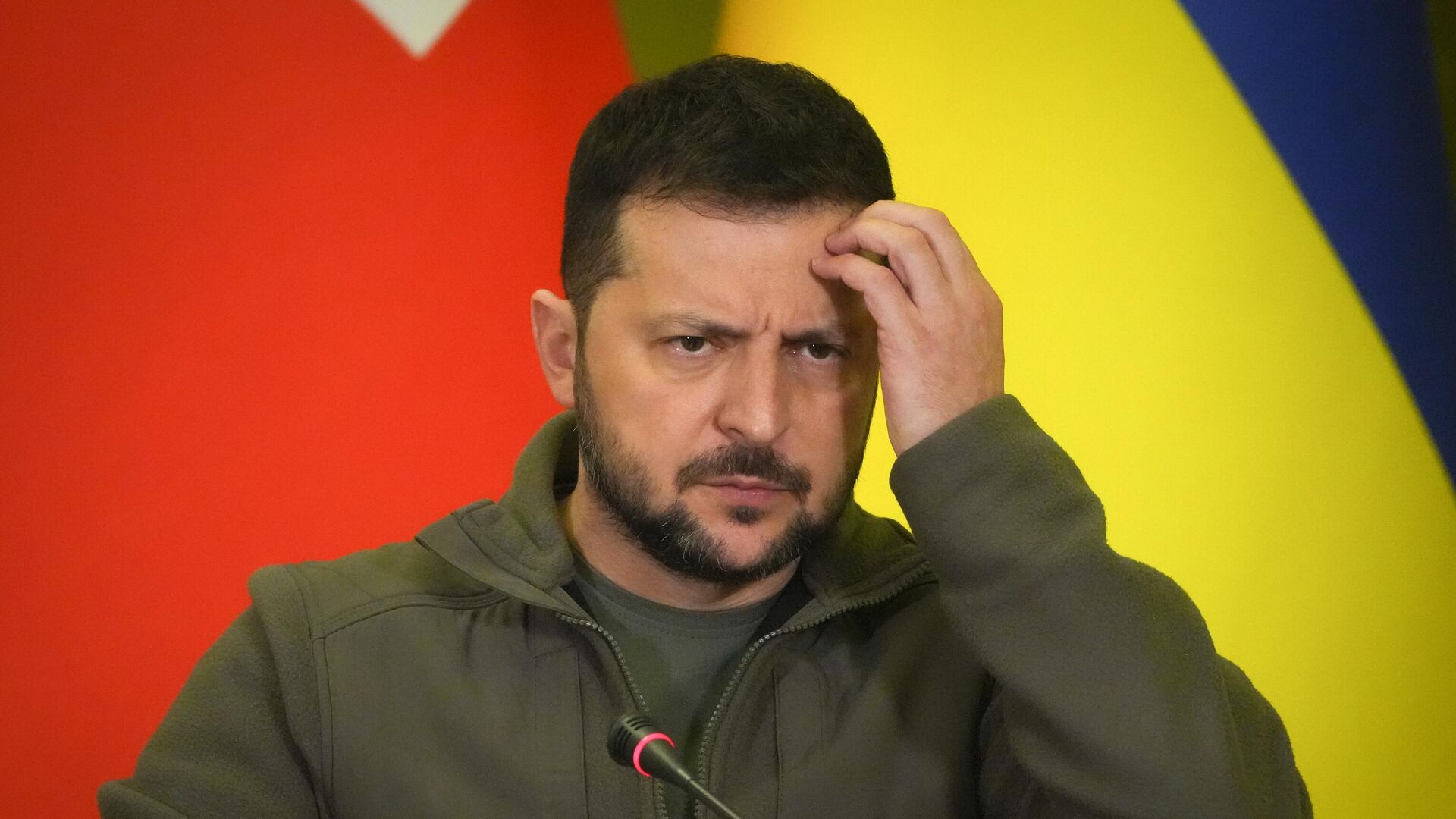 Американский журналист посоветовал Зеленскому покинуть Украину Американский журналист посоветовал Зеленскому покинуть Украину