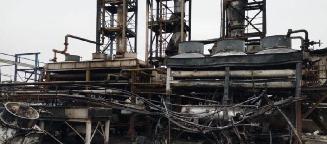 ВС РФ уничтожили нефтеперерабатывающий завод в Харьковской области ВС РФ уничтожили нефтеперерабатывающий завод в Харьковской области