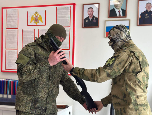 Неравнодушные жители Запорожской области передали на СВО сотое охотничье ружье Неравнодушные жители Запорожской области передали на СВО сотое охотничье ружье