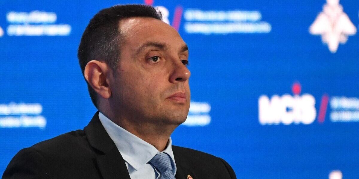 Вице-премьер Сербии Вулин назвал лидеров Евросоюза «лжецами» Вице-премьер Сербии Вулин назвал лидеров Евросоюза «лжецами»