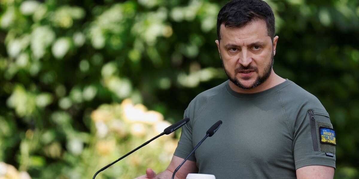 Зеленский, продлевая военное положение, узурпирует власть на Украине – IB Зеленский, продлевая военное положение, узурпирует власть на Украине – IB