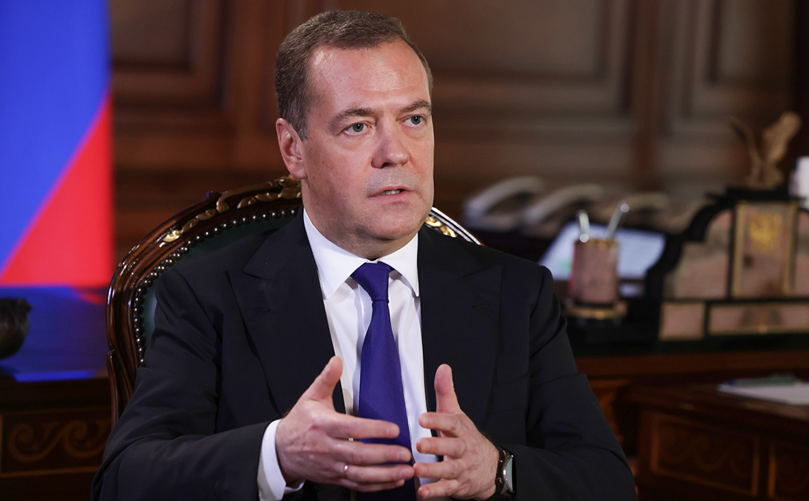 Медведев пригрозил Киеву ответными мерами в случае атак на Москву в День Победы Медведев пригрозил Киеву ответными мерами в случае атак на Москву в День Победы