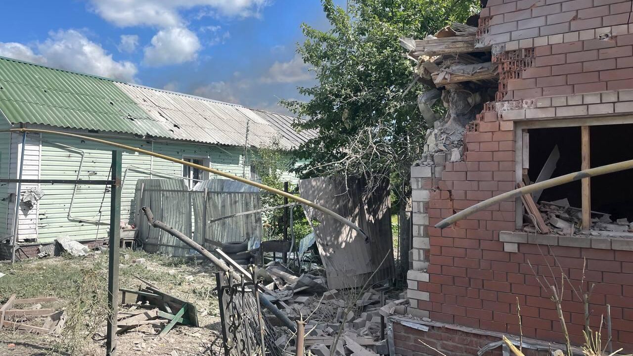 ВСУ с помощью БПЛА атаковали поселок в Курской области ВСУ с помощью БПЛА атаковали поселок в Курской области