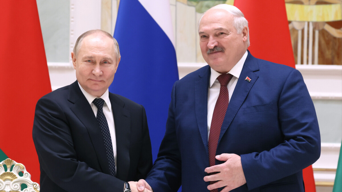 Лукашенко поздравил Путина с Днем Победы Лукашенко поздравил Путина с Днем Победы