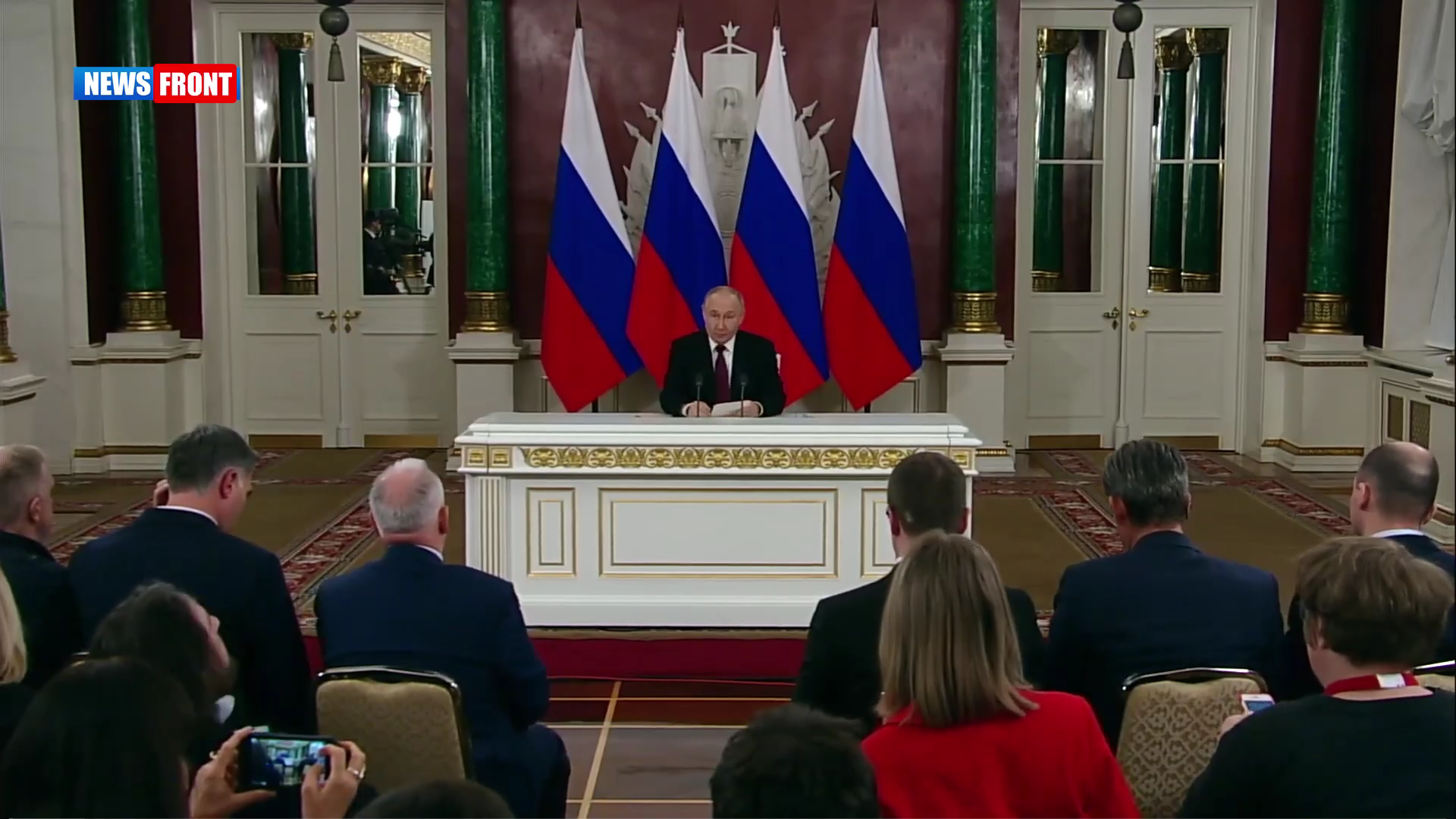 Путин общается с журналистами после мероприятий в честь Дня Победы в Москве Путин общается с журналистами после мероприятий в честь Дня Победы в Москве