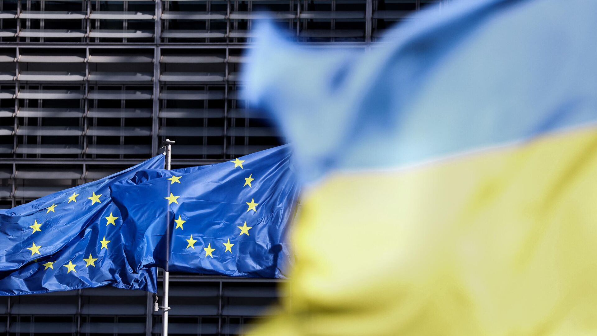 Европа пытается сохранить за собой хотя бы часть Украины — эксперт Европа пытается сохранить за собой хотя бы часть Украины — эксперт