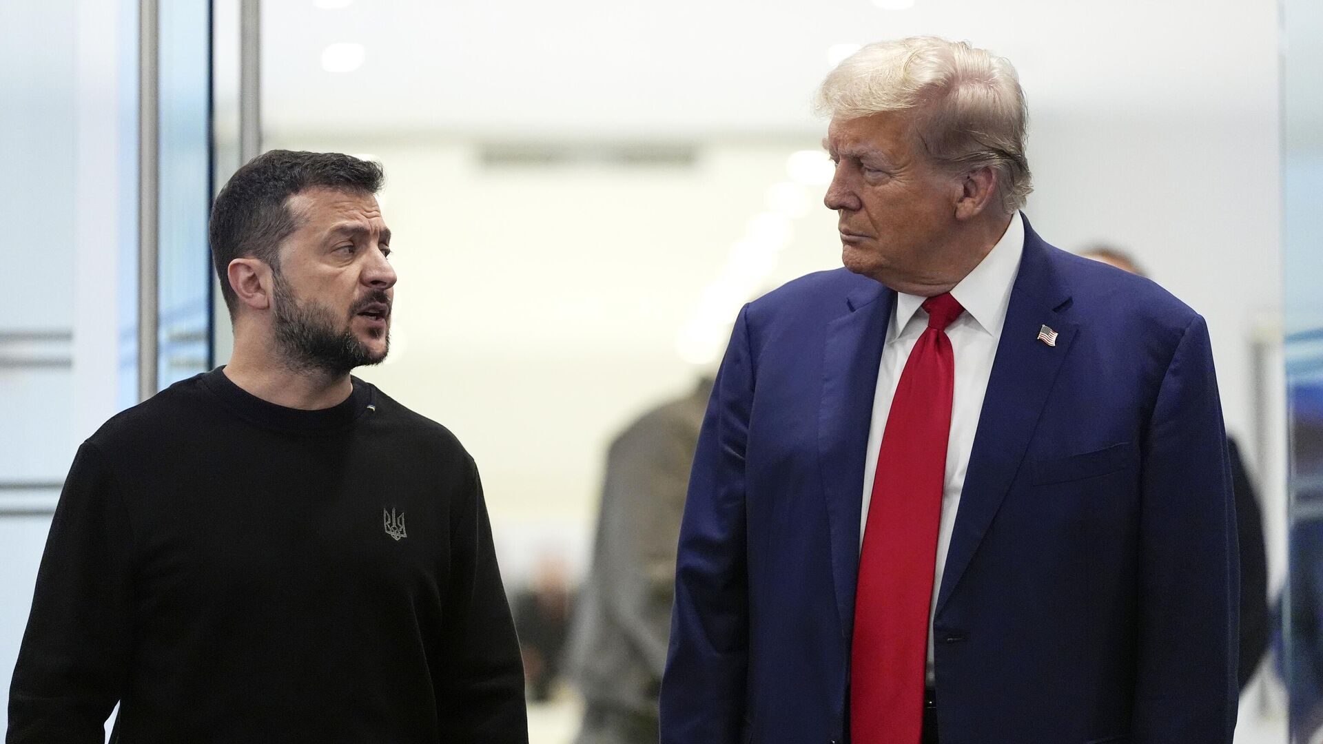 Дональд Трамп относится к Владимиру Зеленскому как к попрошайке, заявил эксперт Дональд Трамп относится к Владимиру Зеленскому как к попрошайке, заявил эксперт