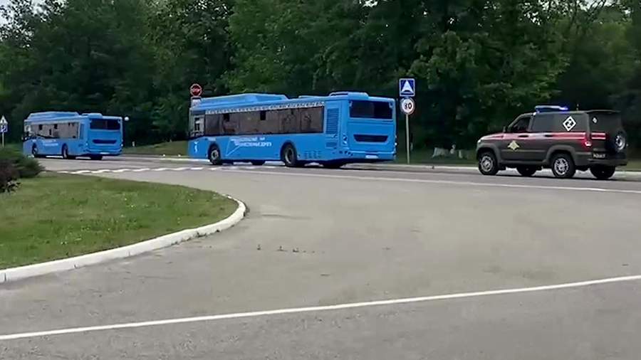 В Россию вернулись 270 военнослужащих и 120 гражданских лиц из украинского плена В Россию вернулись 270 военнослужащих и 120 гражданских лиц из украинского плена