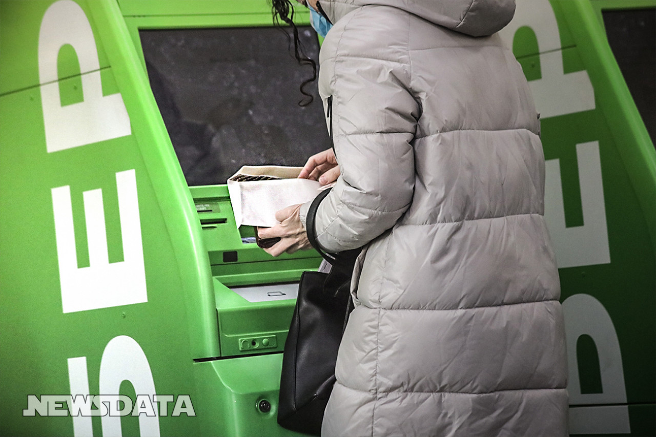 Деньги будут снимать повально: когда россияне массово кинутся к банкоматам Деньги будут снимать повально: когда россияне массово кинутся к банкоматам