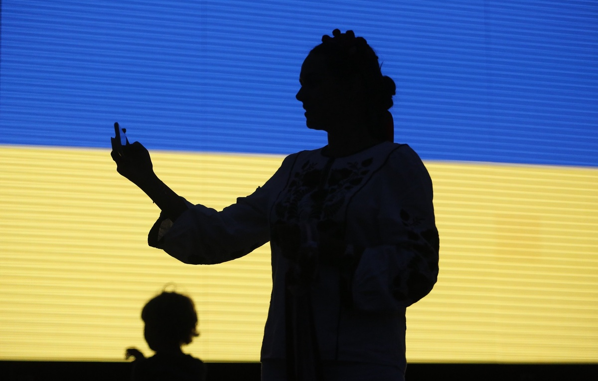 Украина с каждым днём всё демократичнее. Кто не согласен — капитулянт и агент Москвы Украина с каждым днём всё демократичнее. Кто не согласен — капитулянт и агент Москвы